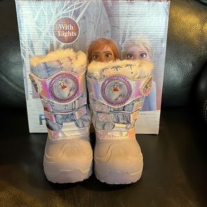 Disney Frozen II light up toddler girl’s boots size 7